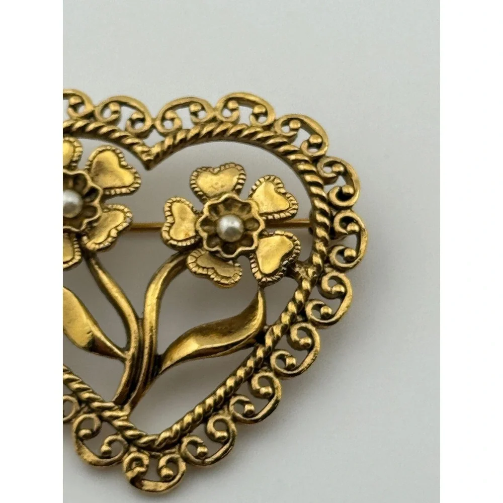 Vintage Heart‎ Flower Brooch Faux Pearl Gold Tone Filigree Pin